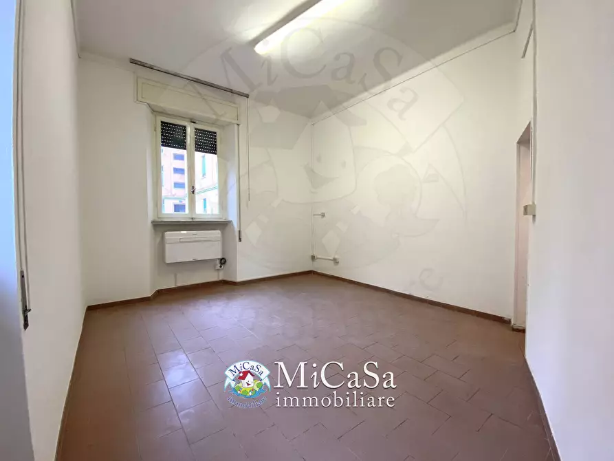 Immagine 12 di Locale commerciale in affitto  a Pisa