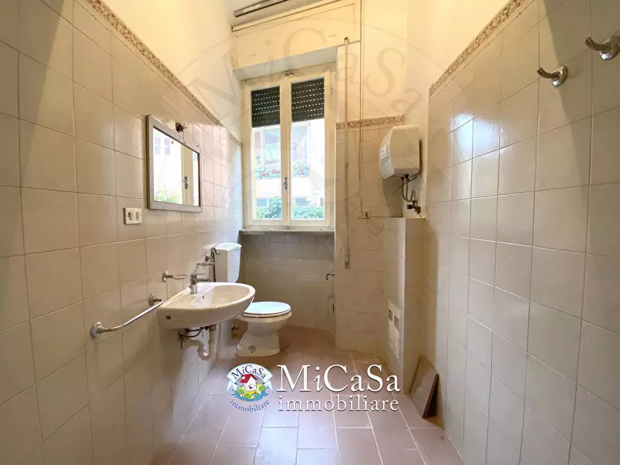 Immagine 6 di Locale commerciale in affitto  a Pisa