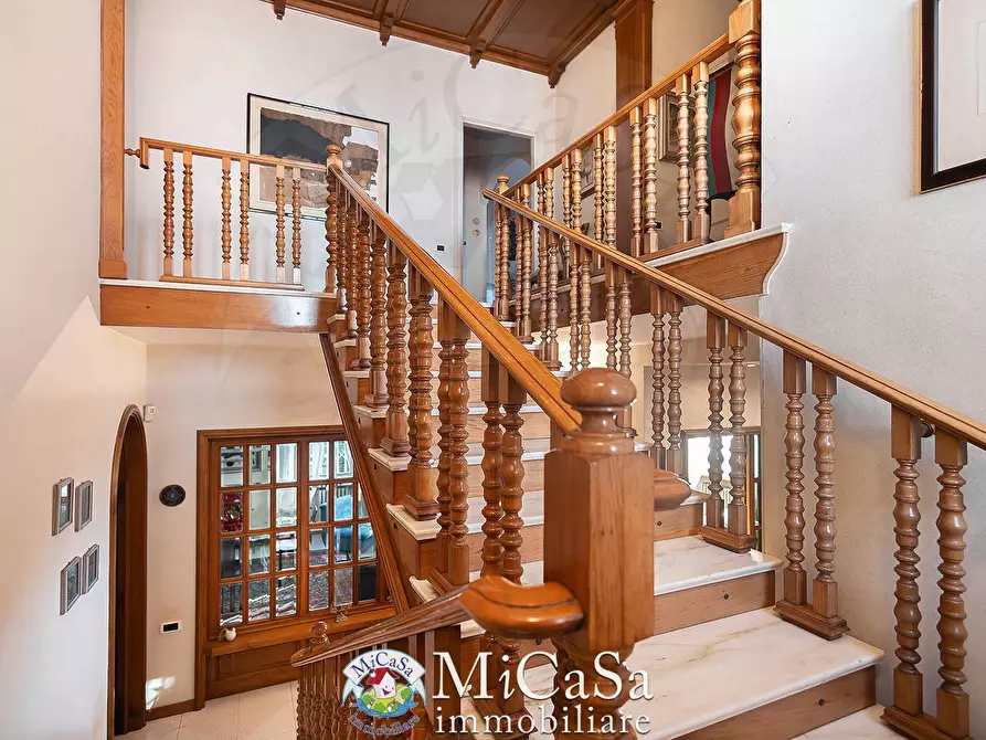 Immagine 18 di Villa in vendita  a Pisa