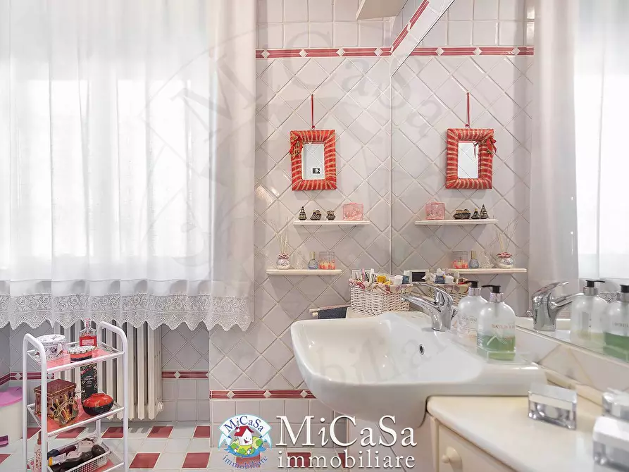 Immagine 27 di Villa in vendita  a Pisa