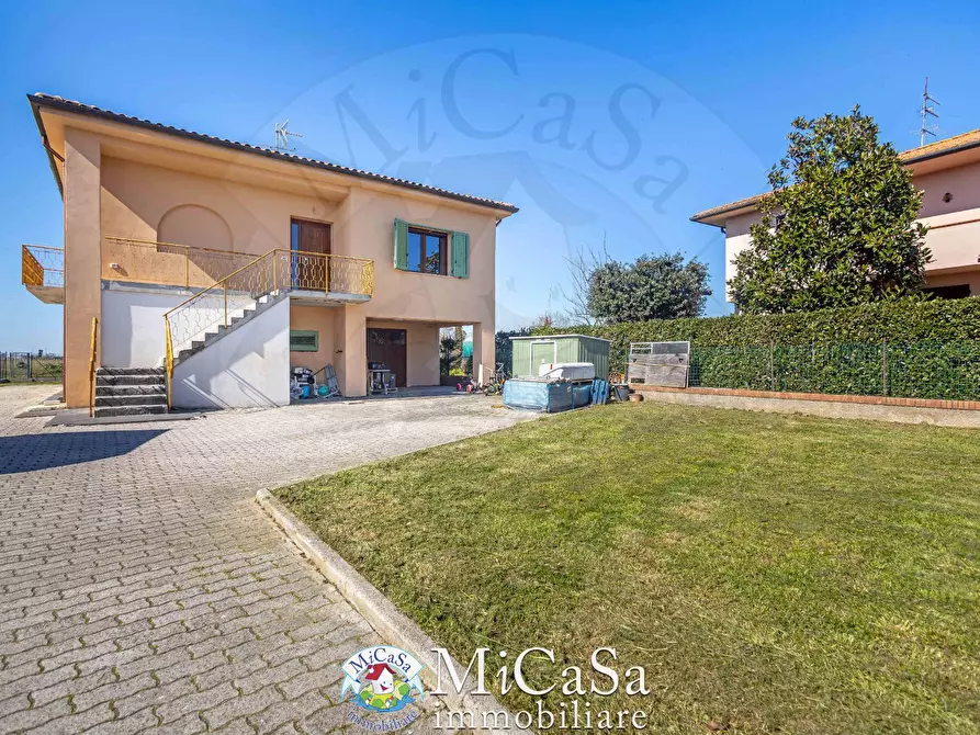 Immagine 33 di Villa in vendita  a Cascina