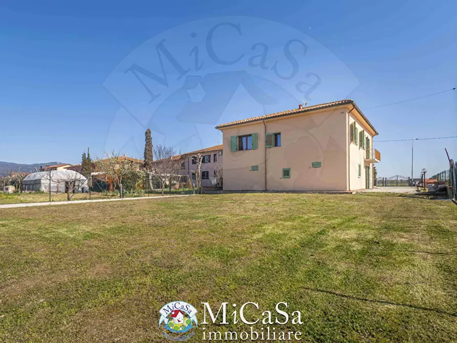 Immagine 3 di Villa in vendita  a Cascina