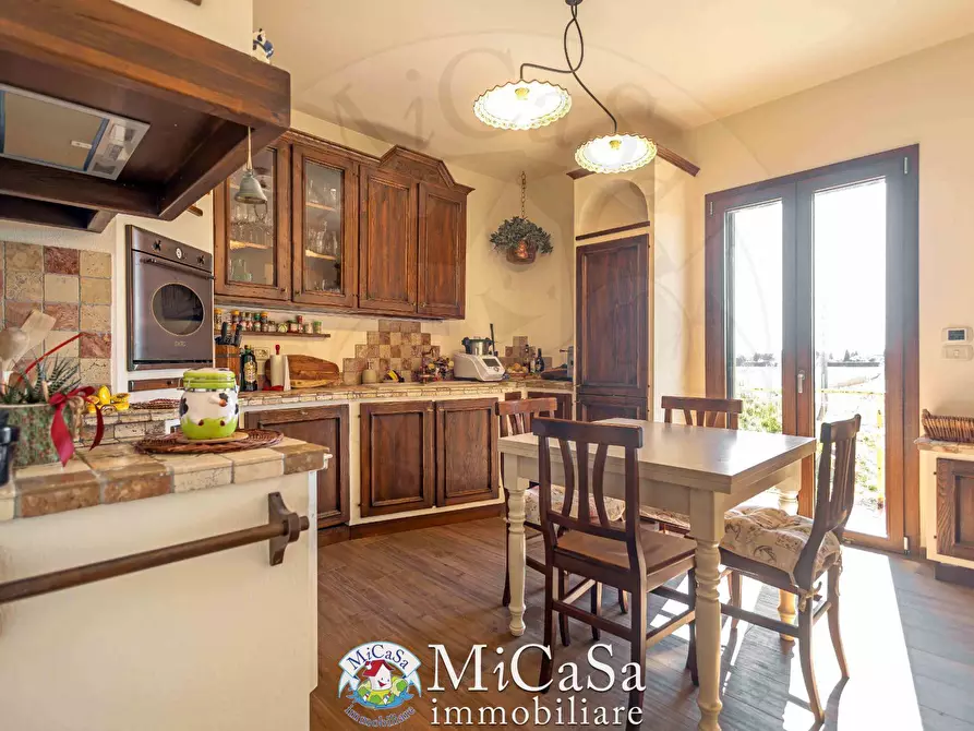 Immagine 6 di Villa in vendita  a Cascina