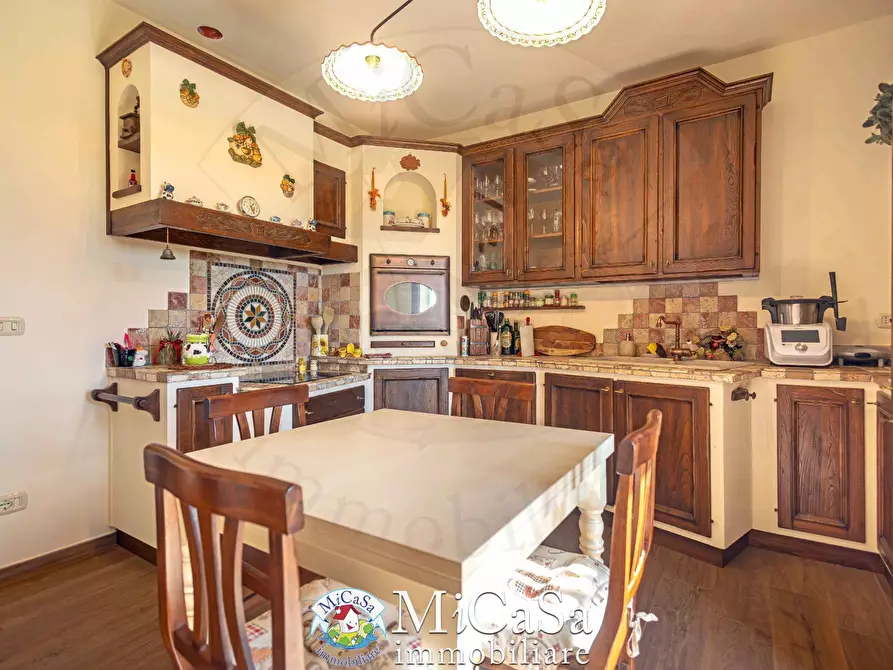 Immagine 7 di Villa in vendita  a Cascina