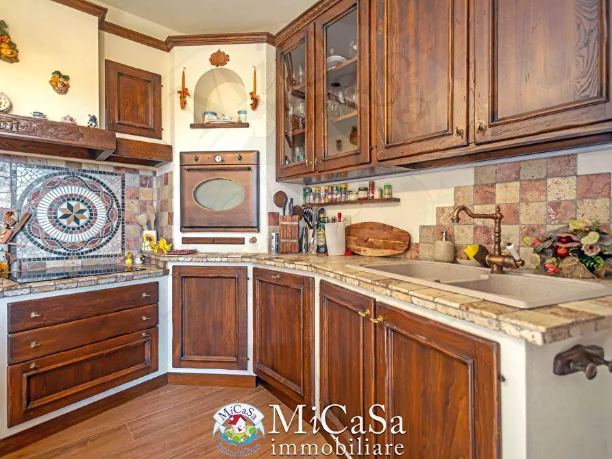 Immagine 9 di Villa in vendita  a Cascina