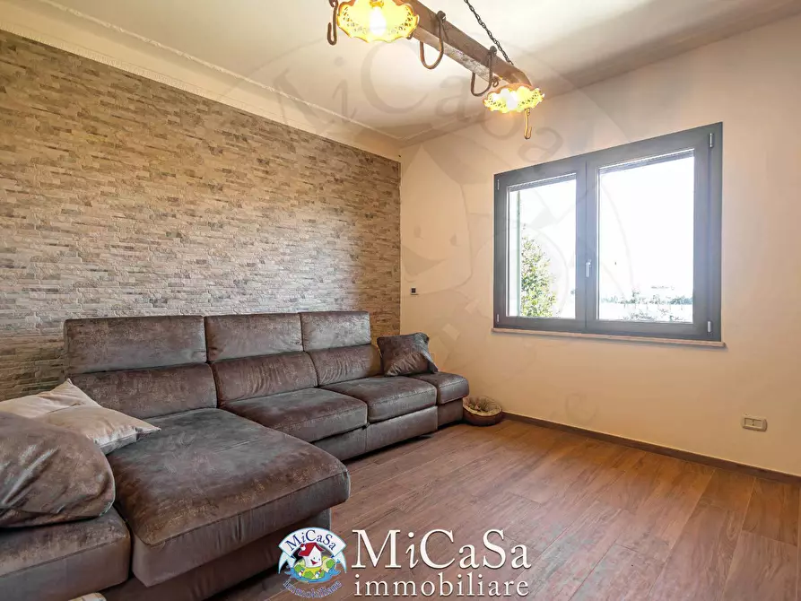 Immagine 11 di Villa in vendita  a Cascina