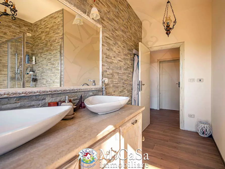 Immagine 20 di Villa in vendita  a Cascina