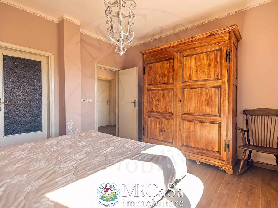 Immagine 16 di Villa in vendita  a Cascina