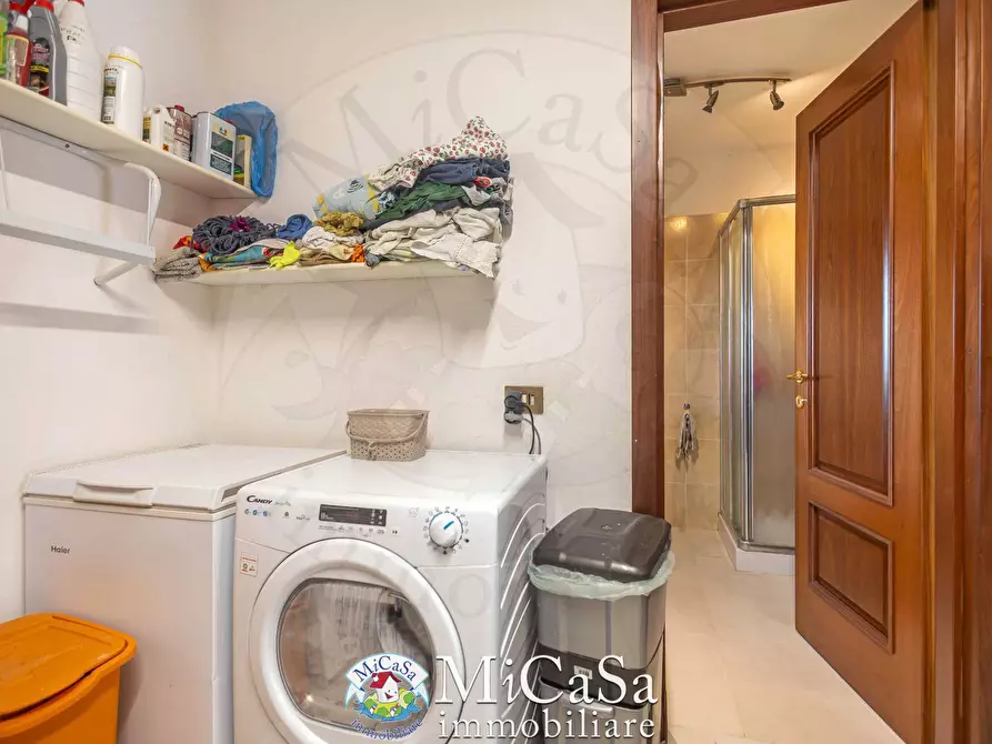 Immagine 25 di Villa in vendita  a Cascina