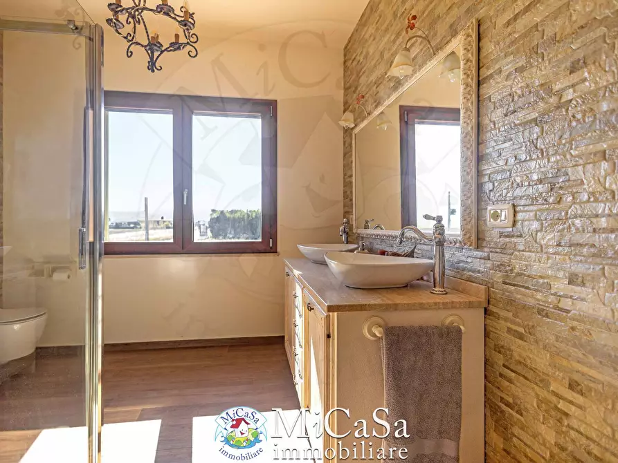 Immagine 18 di Villa in vendita  a Cascina