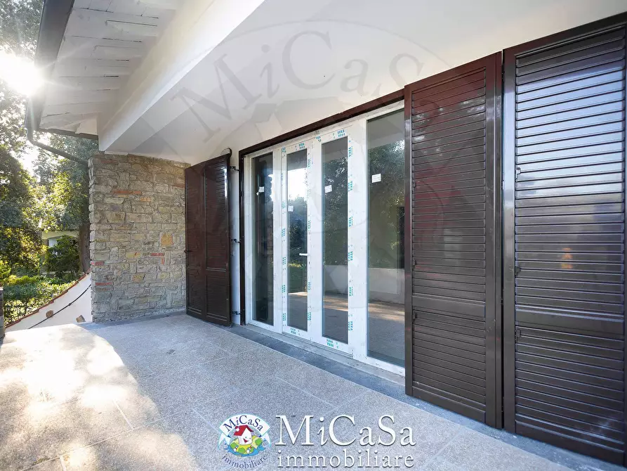 Immagine 5 di Villa in vendita  a Pisa