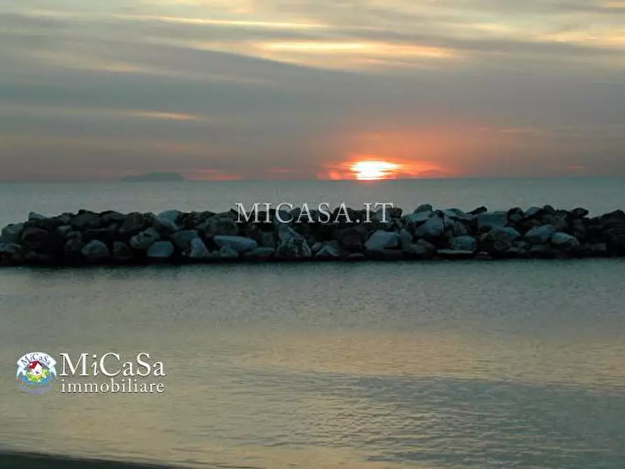 Immagine 10 di Attività commerciale in vendita  a Pisa