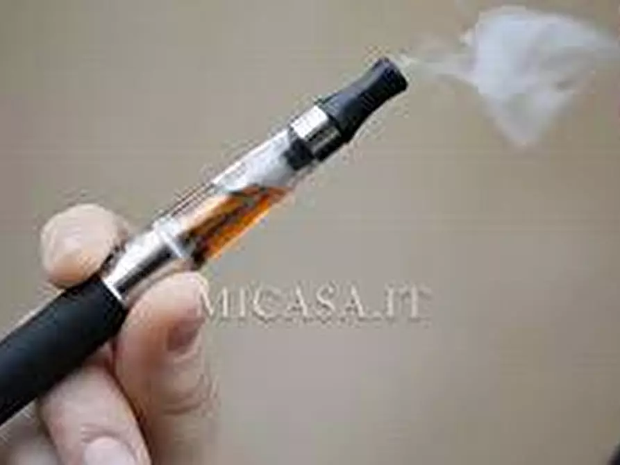 Immagine 12 di Attività commerciale in vendita  a Pisa