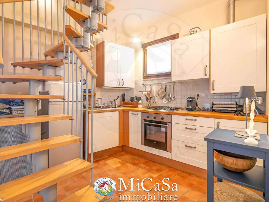 Immagine 12 di Appartamento in vendita  a Pisa