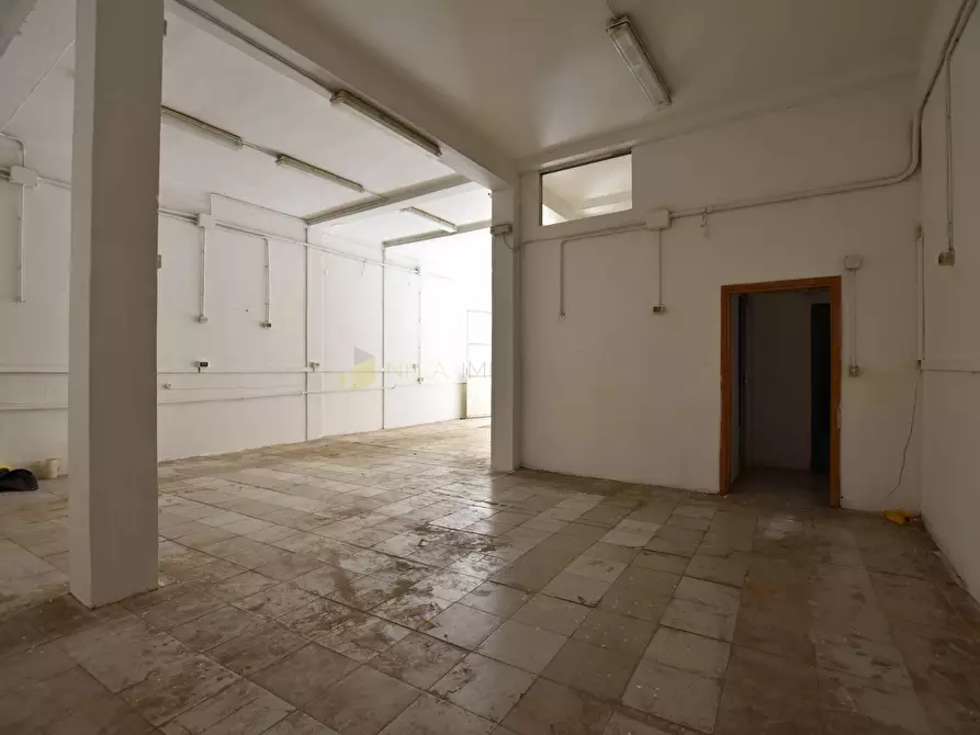 Immagine 15 di Garage in affitto  a Pisa