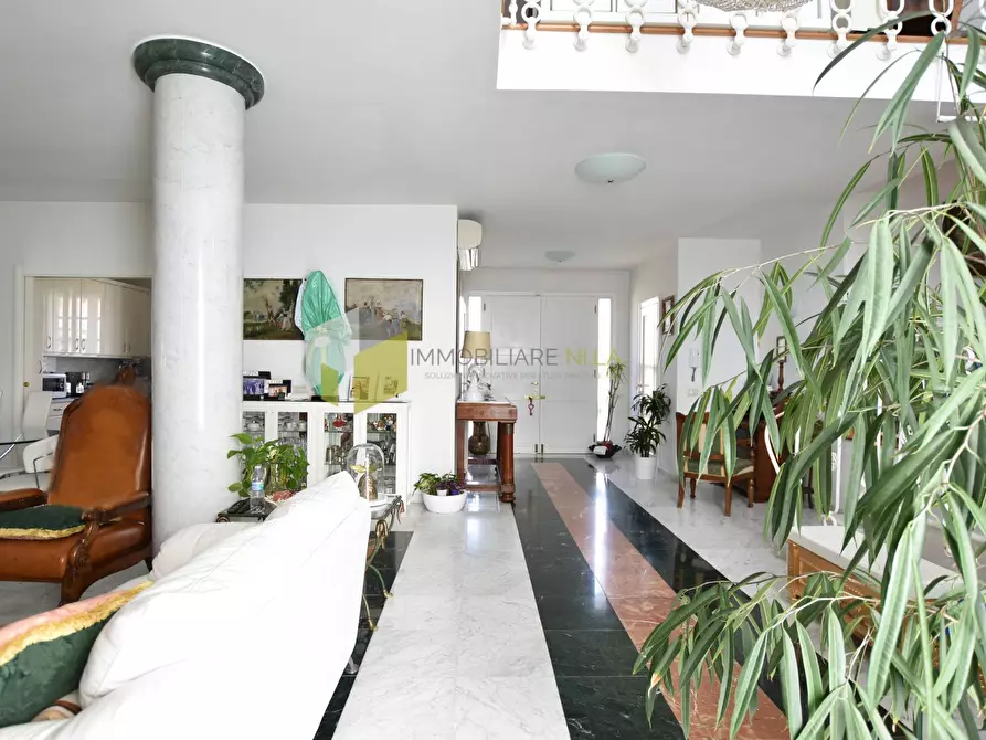 Immagine 5 di Villa in vendita  a Calcinaia