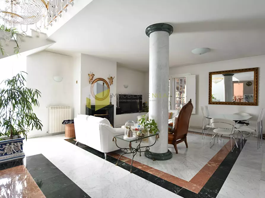 Immagine 3 di Villa in vendita  a Calcinaia