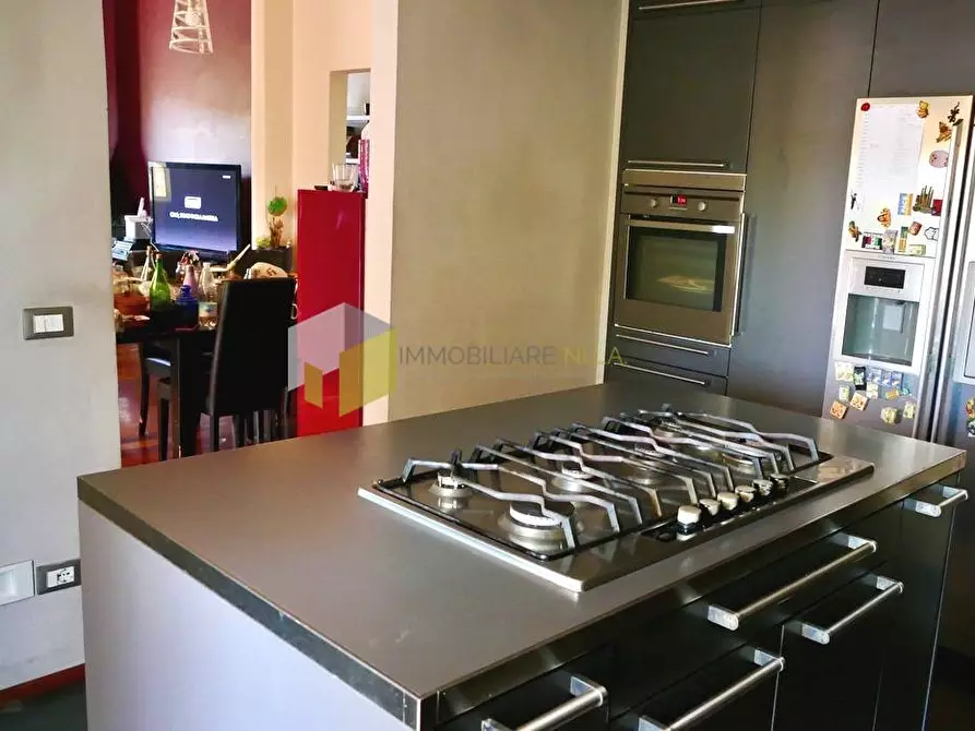 Immagine 4 di Villa in vendita  a Cascina