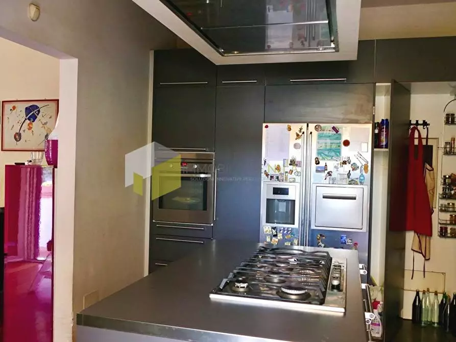 Immagine 5 di Villa in vendita  a Cascina