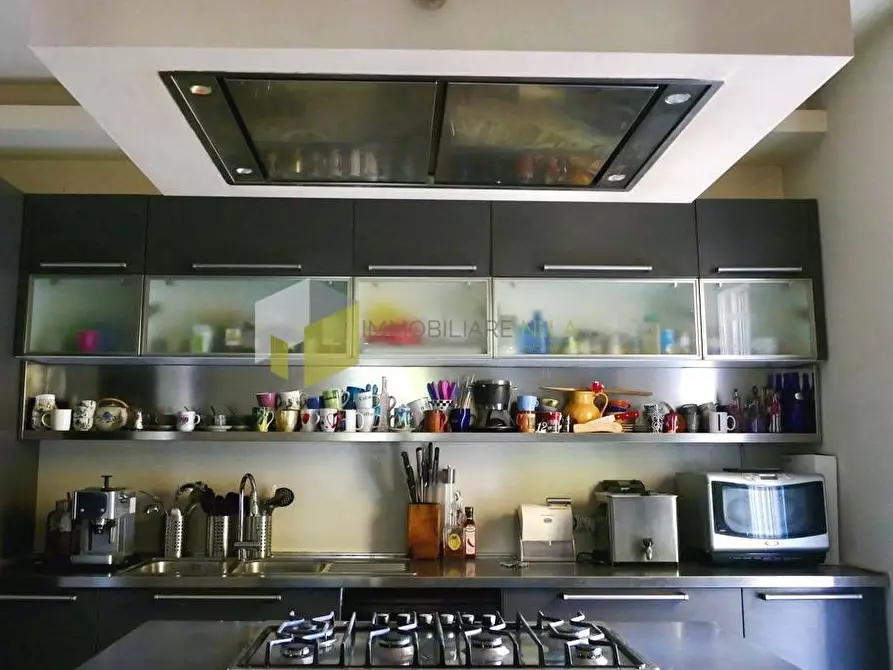 Immagine 8 di Villa in vendita  a Cascina