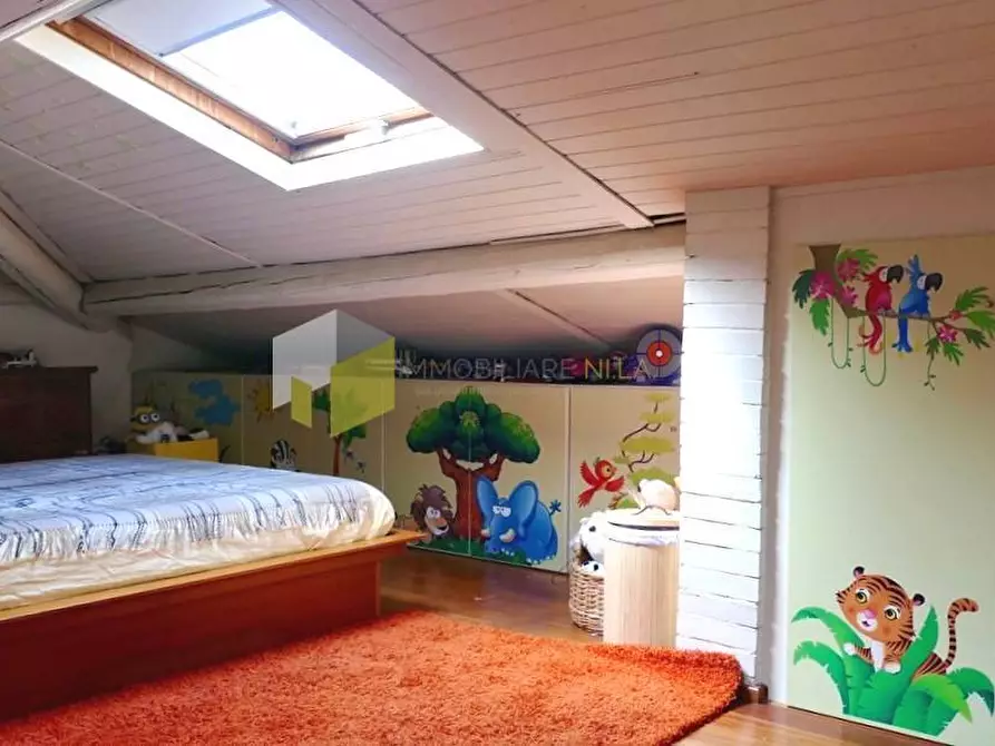 Immagine 15 di Villa in vendita  a Cascina