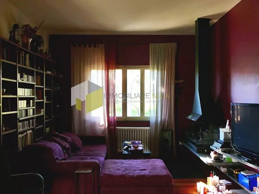 Immagine 2 di Villa in vendita  a Cascina