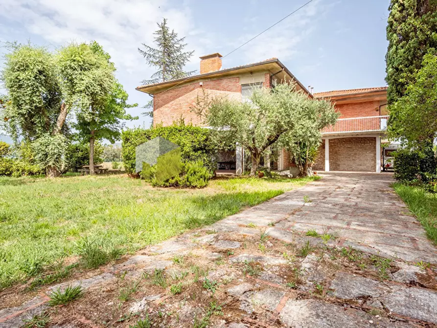 Immagine 1 di Villa in vendita  a San Giuliano Terme