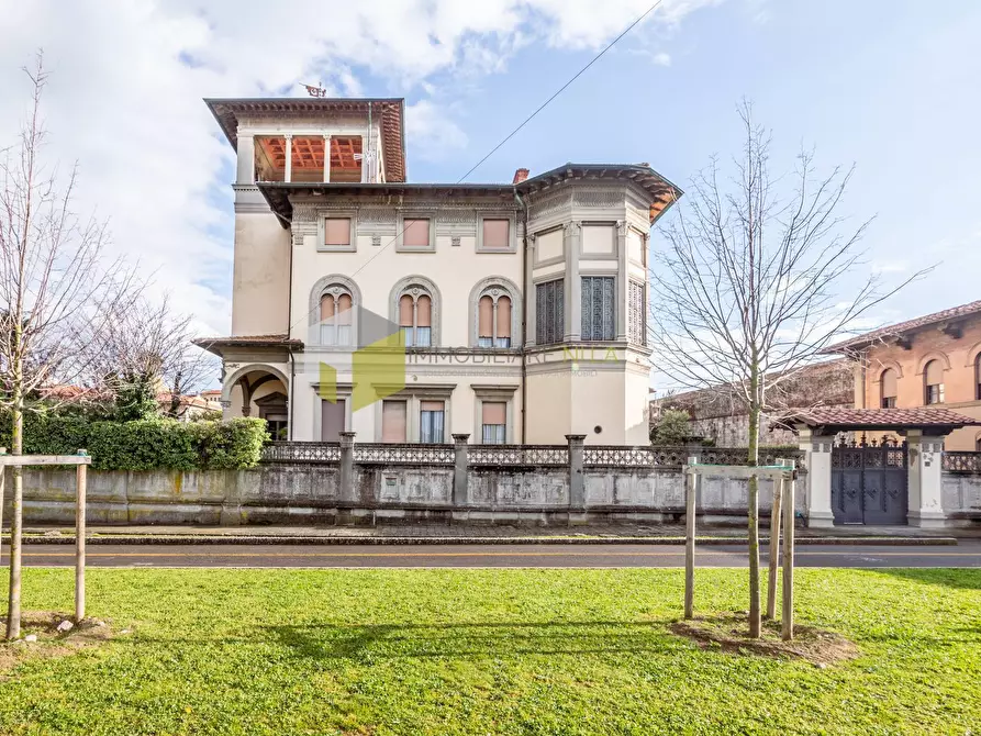 Immagine 2 di Villa in vendita  a Pisa