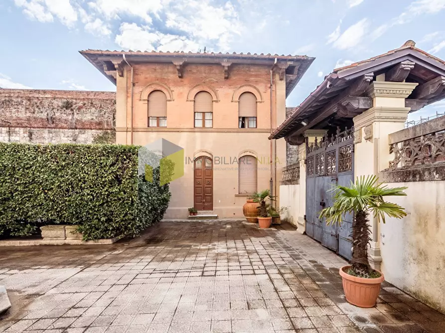 Immagine 5 di Villa in vendita  a Pisa