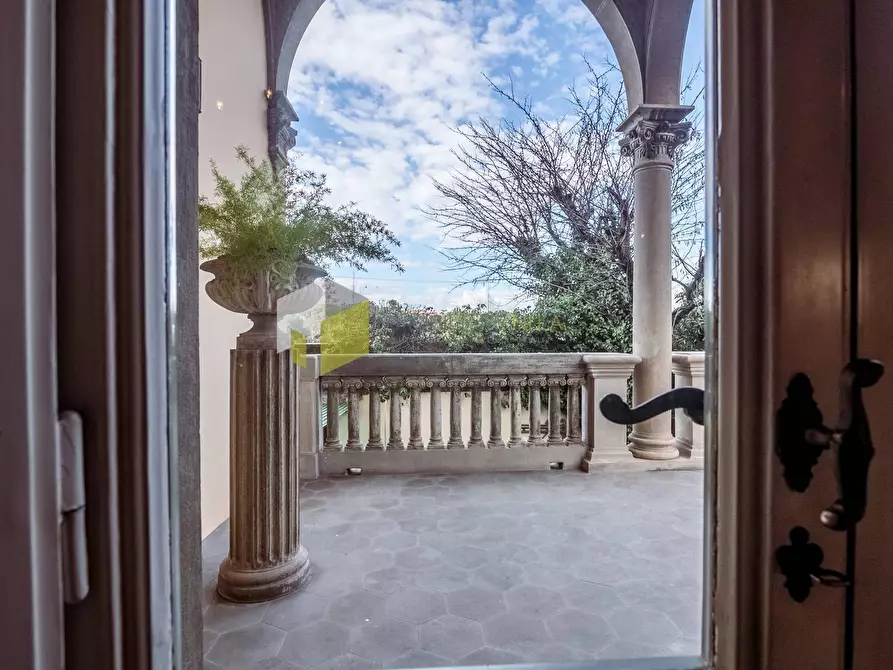 Immagine 10 di Villa in vendita  a Pisa