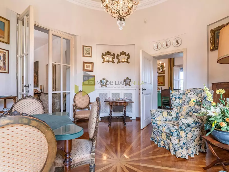 Immagine 15 di Villa in vendita  a Pisa