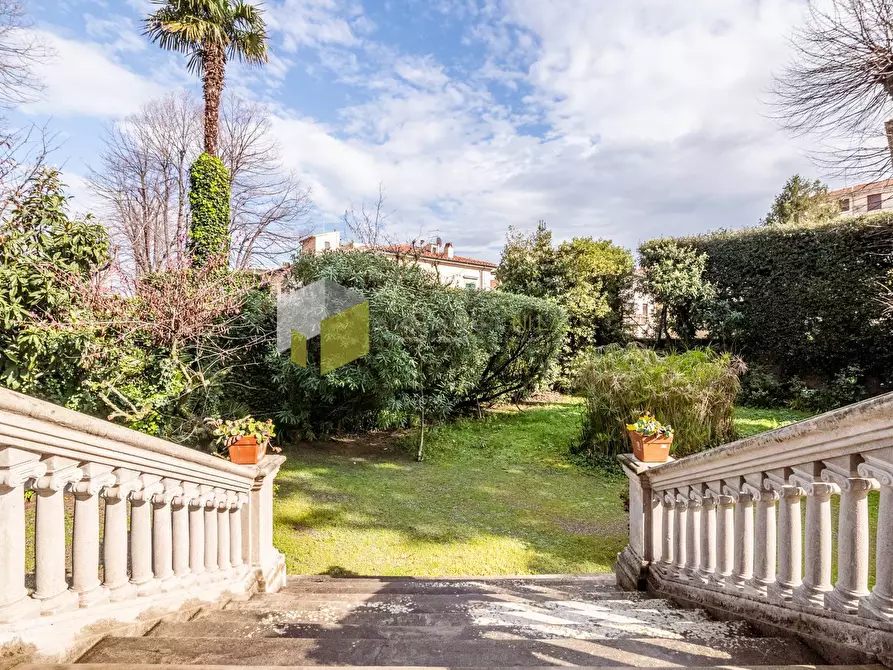 Immagine 16 di Villa in vendita  a Pisa