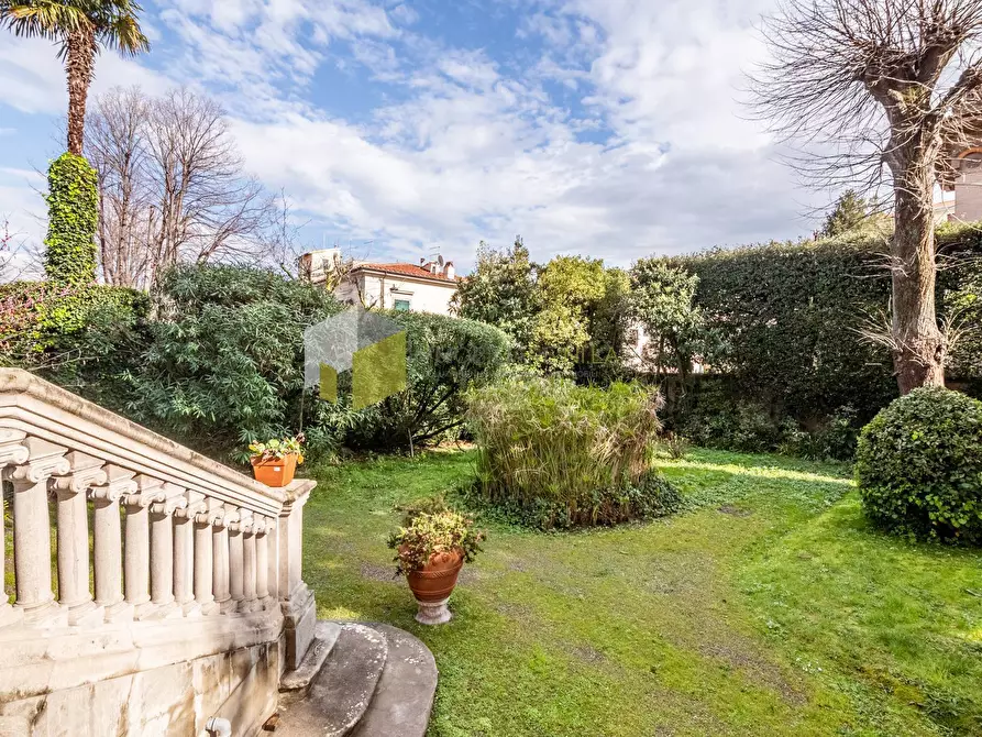 Immagine 17 di Villa in vendita  a Pisa