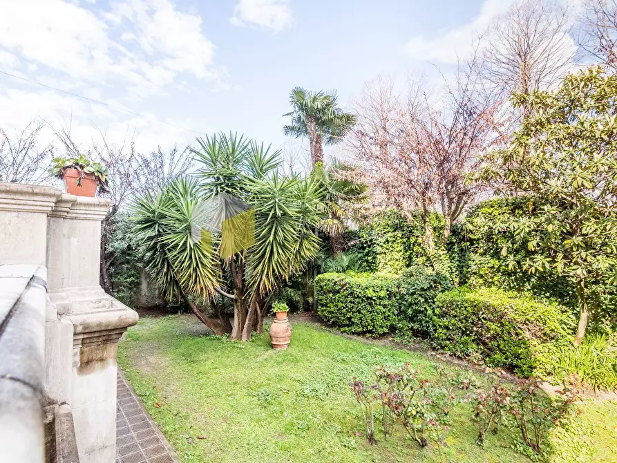 Immagine 18 di Villa in vendita  a Pisa