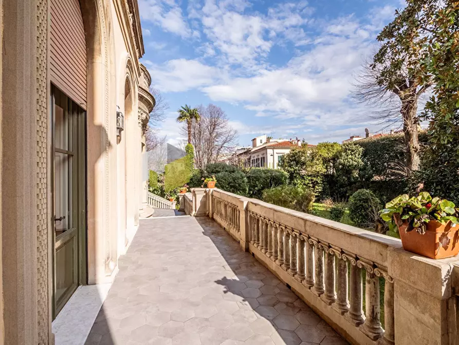 Immagine 19 di Villa in vendita  a Pisa