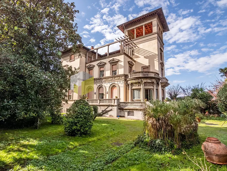 Immagine 1 di Villa in vendita  a Pisa