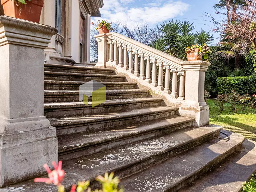 Immagine 20 di Villa in vendita  a Pisa