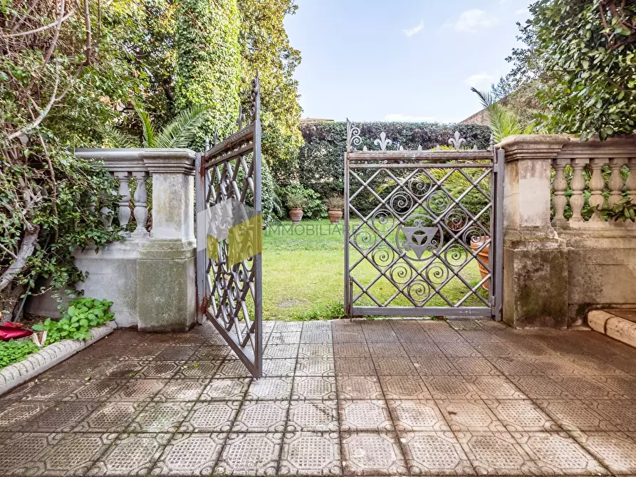 Immagine 55 di Villa in vendita  a Pisa