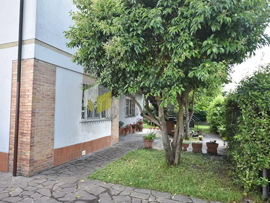 Immagine 9 di Casa indipendente in vendita  a Pisa