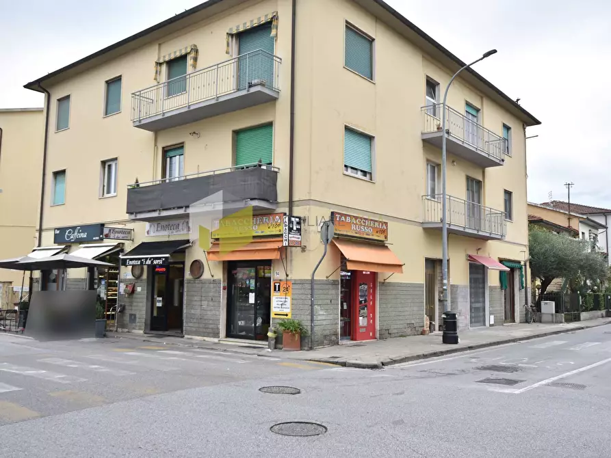 Immagine 15 di Locale commerciale in vendita  a Pisa