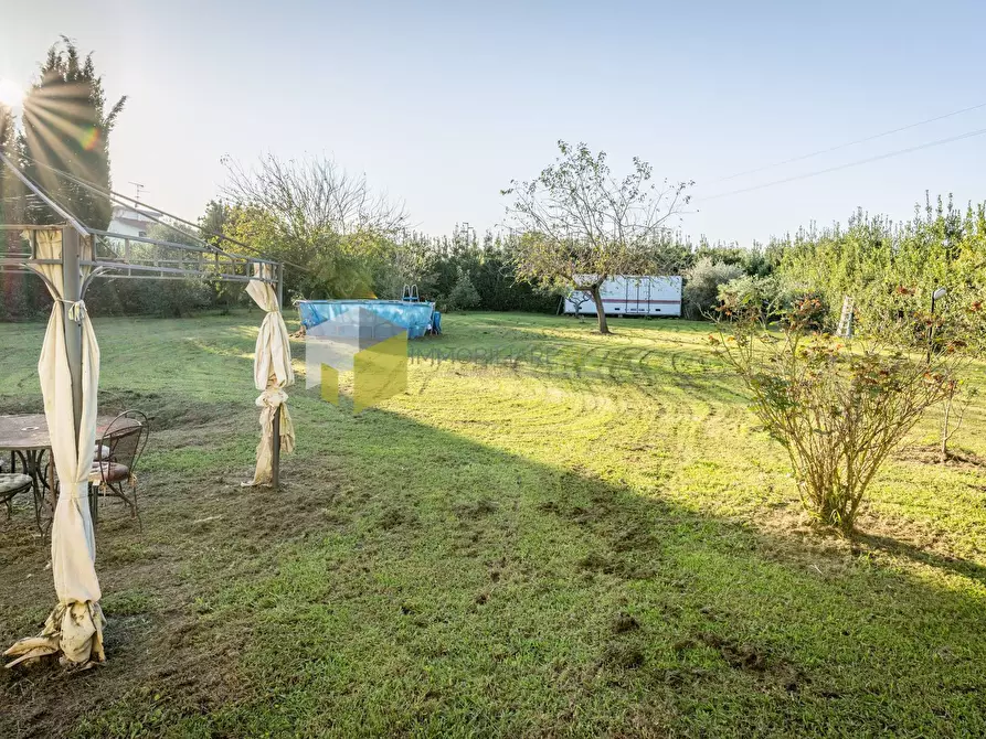Immagine 12 di Villa in vendita  a San Giuliano Terme