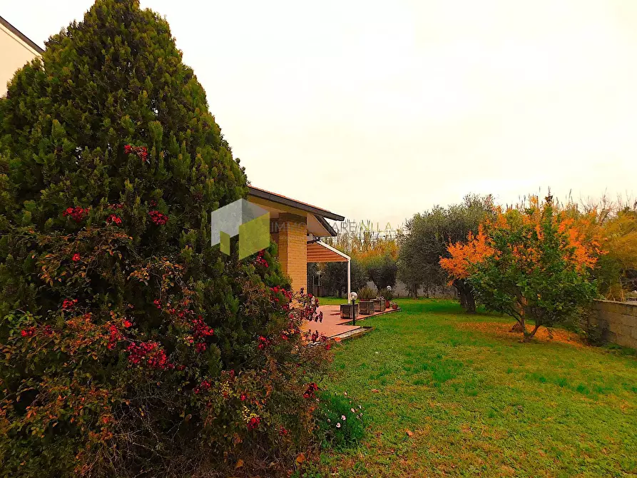 Immagine 1 di Casa bifamiliare in vendita  a Cascina