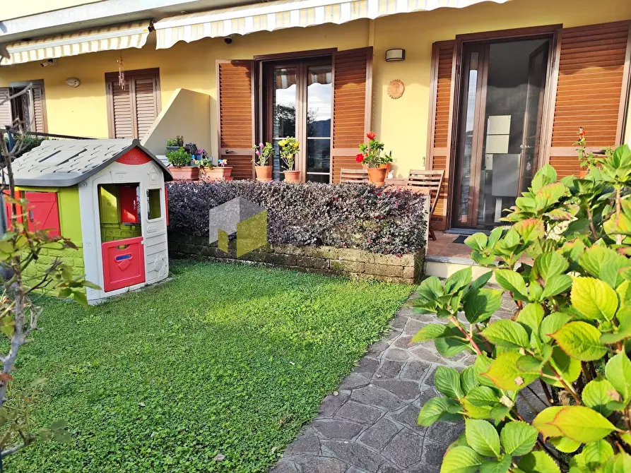 Immagine 1 di Villetta a schiera in vendita  a Vecchiano