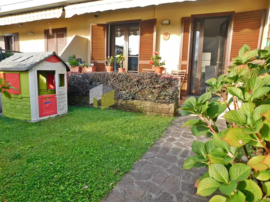Immagine 35 di Villetta a schiera in vendita  a Vecchiano