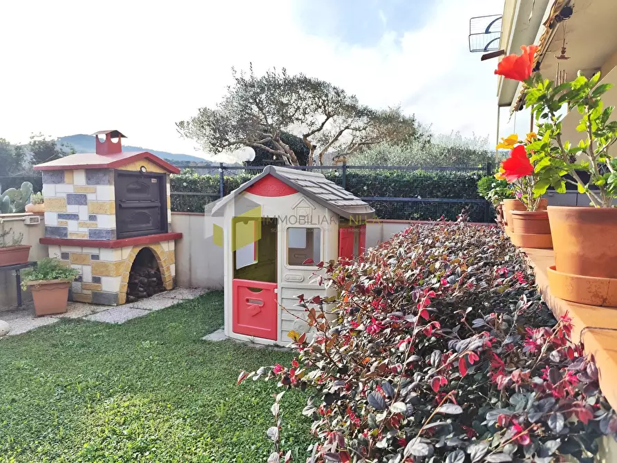 Immagine 37 di Villetta a schiera in vendita  a Vecchiano