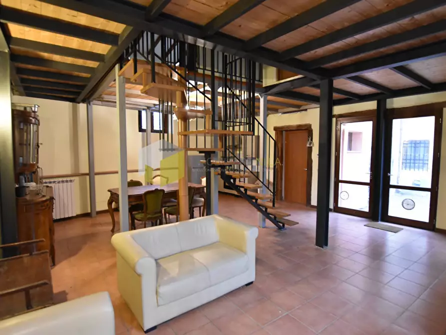 Immagine 7 di Casa indipendente in vendita  a Pisa