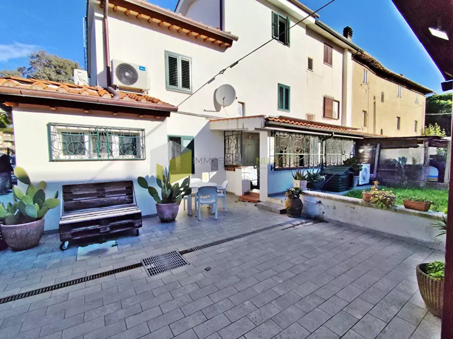 Immagine 2 di Casa indipendente in vendita  a Pisa