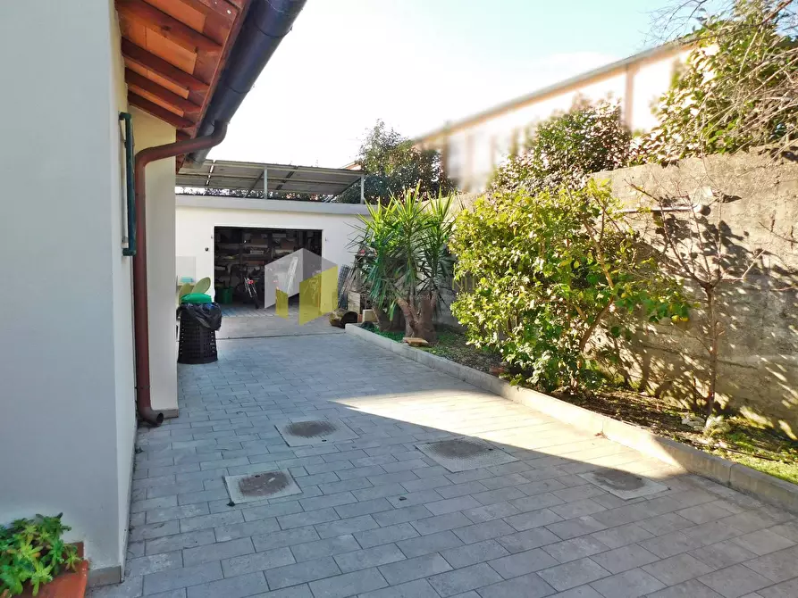 Immagine 23 di Casa indipendente in vendita  a Pisa