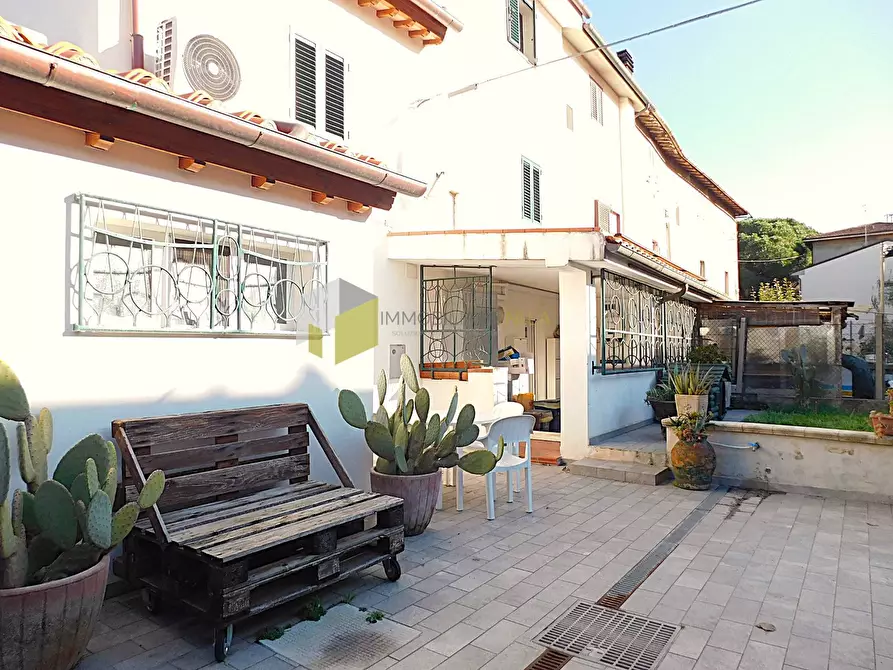 Immagine 28 di Casa indipendente in vendita  a Pisa