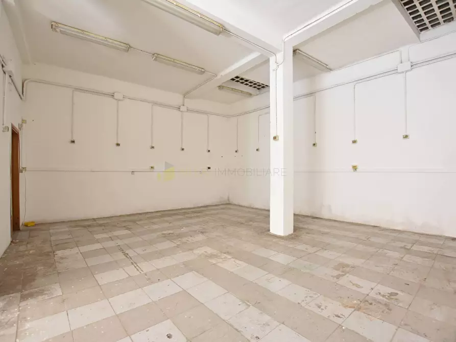 Immagine 20 di Garage in vendita  a Pisa